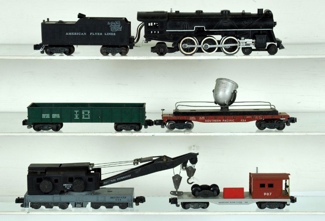 5Pc American Flyer 293 Steam Work Train: S Gauge. Includes a 293 NYNH&H Pacific with coal pusher tender; 931 T&P gondola; 934 searchlight; 944 crane, small oxi spots on pulley support; 907 boom tender. All show light playwear, makes a nice s
