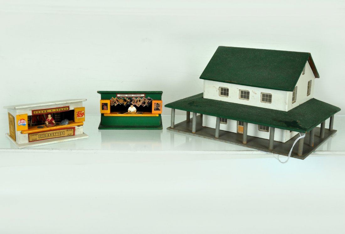 3 American Flyer Wood Buildings: S Gauge. Includes a 168 hotel, two touch-up spots on roof; 2 pieces to the 271 whistle stop set. Otherwise all show light to moderate playwear, C6-7