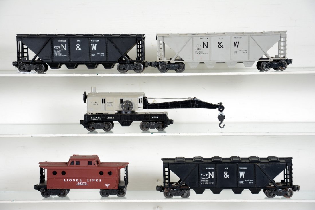 5 Clean Lionel Freight Cars: Includes a 6560 gray crane; 6427 N5c caboose, 1 cracked railing; 2 different 6446-25 N&W cement cars; 6446-54 N&W cement car, light oxi spots on trucks and plates. Rest show light to moderate playwear