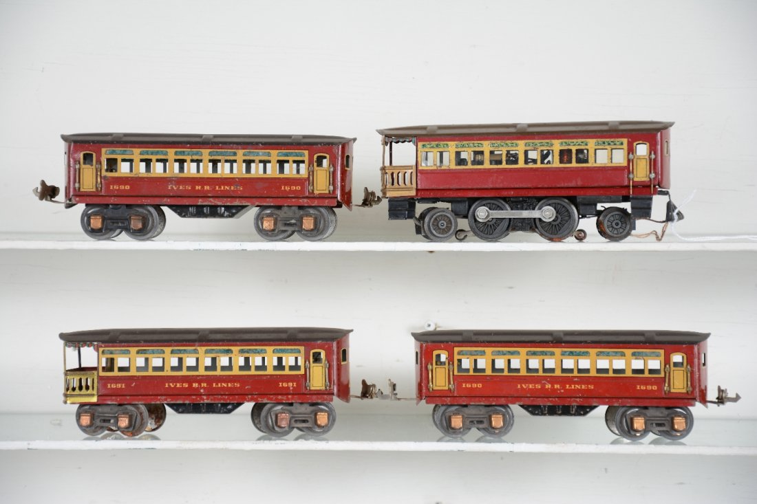 Custom Ives Train set: Includes a customized 1691 observation, made into a powered unit; 2 #1690 Pullmans; 1691 observation. All show moderate playwear, should be fun to run! C5+-6