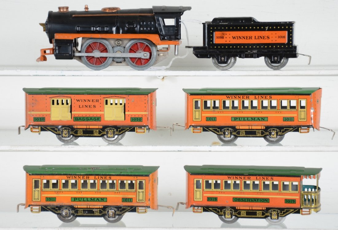 Nice 6Pc Lionel Winner Train Set: Circa 1933. Includes a scarce 1035 steam loco with headlight; 1016 tender; 1020 baggage; 2 #1011 coaches; 1019 observation. All are fairly clean with 90% color match. Over-all they show light to moder