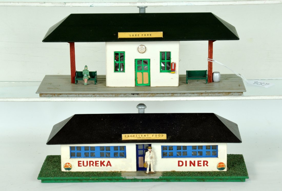 American Flyer 273 & 275 Buildings: S Gauge. Includes a green 273 Lake Park station & 275 Eureka Diner. The stacks have been nicely reattached, otherwise fairly clean and complete, showing light playwear, C7-7+