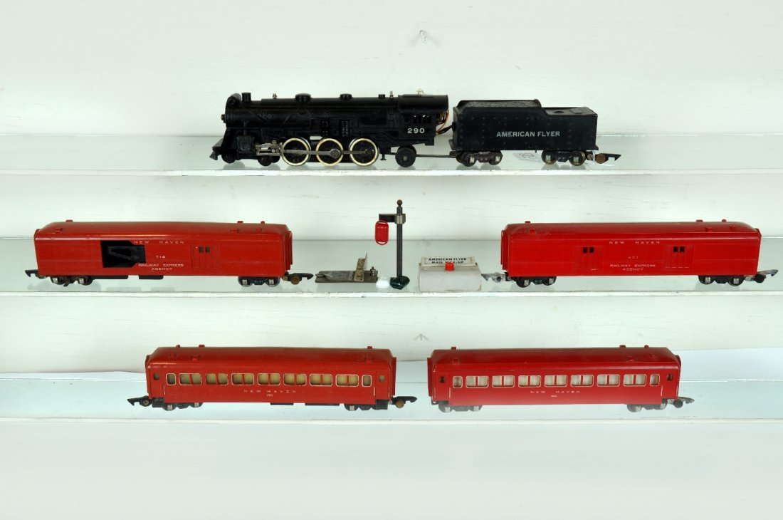 5Pc American Flyer Passenger Set: S Gauge. Includes a 290 AF Pacific; 718 Mail Pick-up set, complete; 651 baggage; 2 #650 NH coaches. All are clean, but some fading to red on 2 cars. Otherwise shows light to moderate playwear, C6+-7