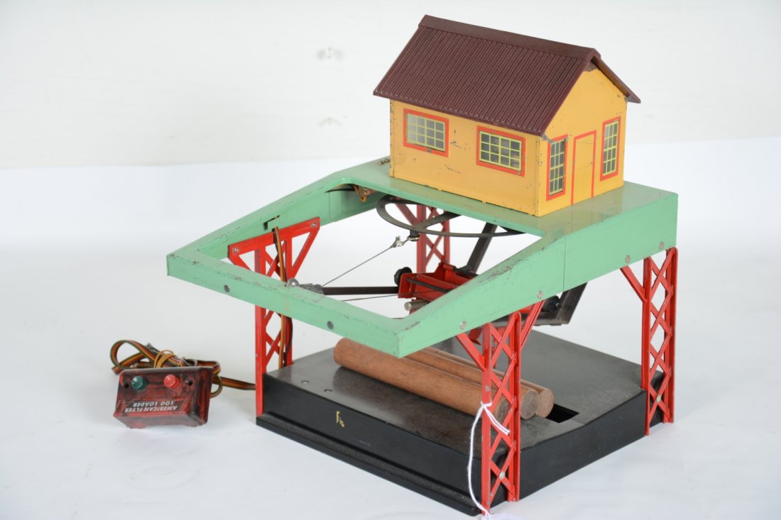 American Flyer 751 Log Loader: S Ga. Clean & complete with controller & logs. Tougher black base. It shows moderate playwear, C5+