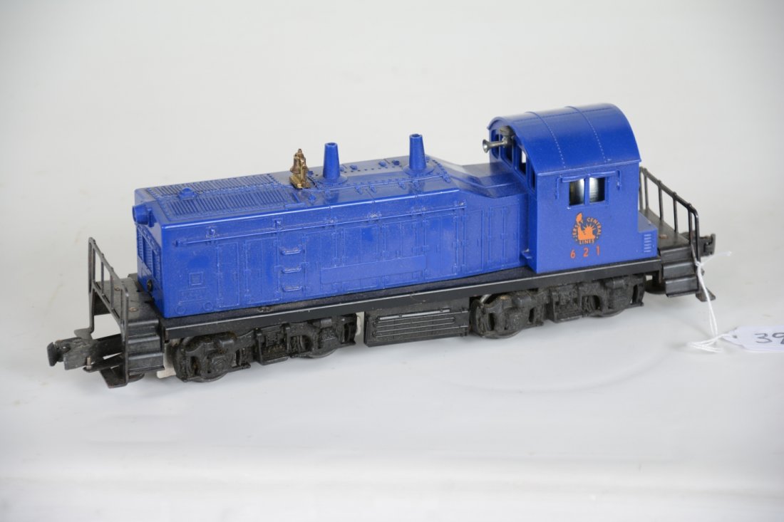 Lionel 621 Jersey Central NW2 Diesel: Clean diesel with horn. It has 100% cab decals with a hairline screw crack. There is some rust on pick-up rollers, otherwise C7+