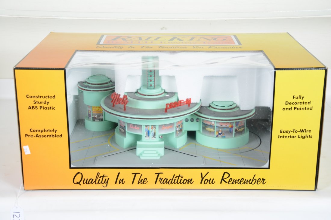 MTH RailKing 30-9105 Mels Drive-In: Clean & complete, showing light use with box & shipper, C8+-9