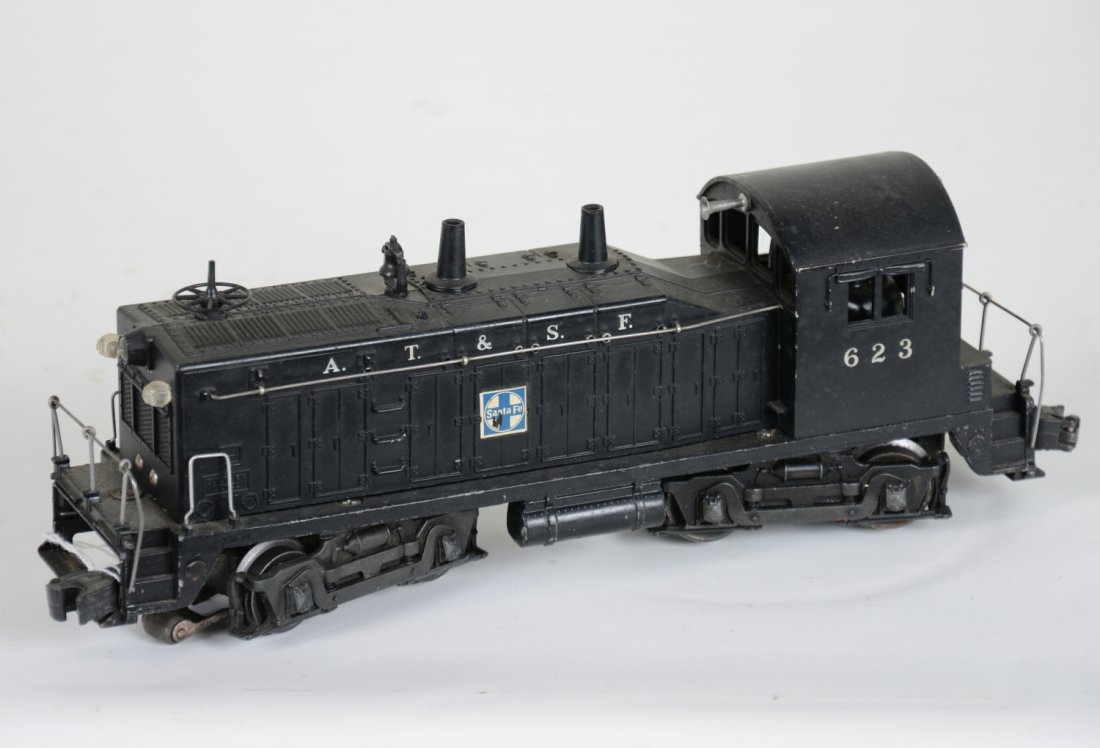 Lionel 623 AT&SF NW2 Diesel: Nice decals with light to moderate runtime. It needs a cleaning, but finish shows light wear, C6+-7