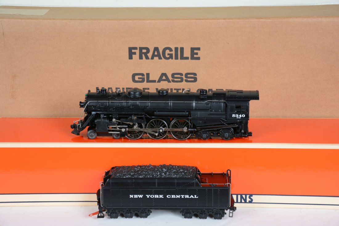 Lionel 18005 NYC I700E Hudson & Case: Nice reissue of Lionel's Hudson. It has been test run with box, Plexi display case and master shipper, C9+