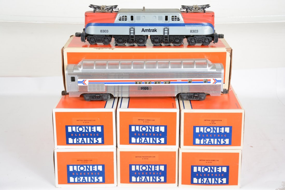 8Pc Lionel Amtrak Passenger Set: Includes an 18303 GG1 electric with dual motors; Aluminum cars- 19100 baggage; 19101 combine; 19103 vista-dome; 19104 diner; 19102 coach; 19106 observation. All show light runtime with C9 bodies, some