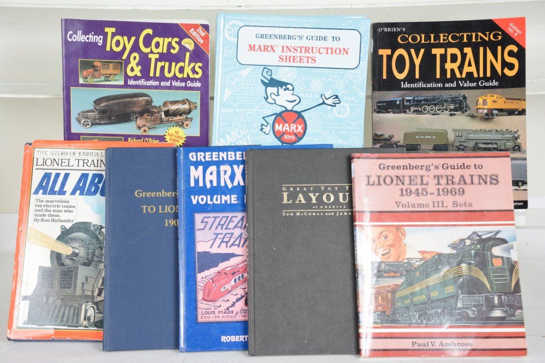 8 Good Train Reference Books: Includes Greenberg's Marx Sets; All aboard, by Hollander; Collecting Toy trains, by Stephon; Greenberg's guide to Lionel sets 1945-1969; Layouts, Tuohy & Mc Comas, no dustcover; Greenberg's guide to M
