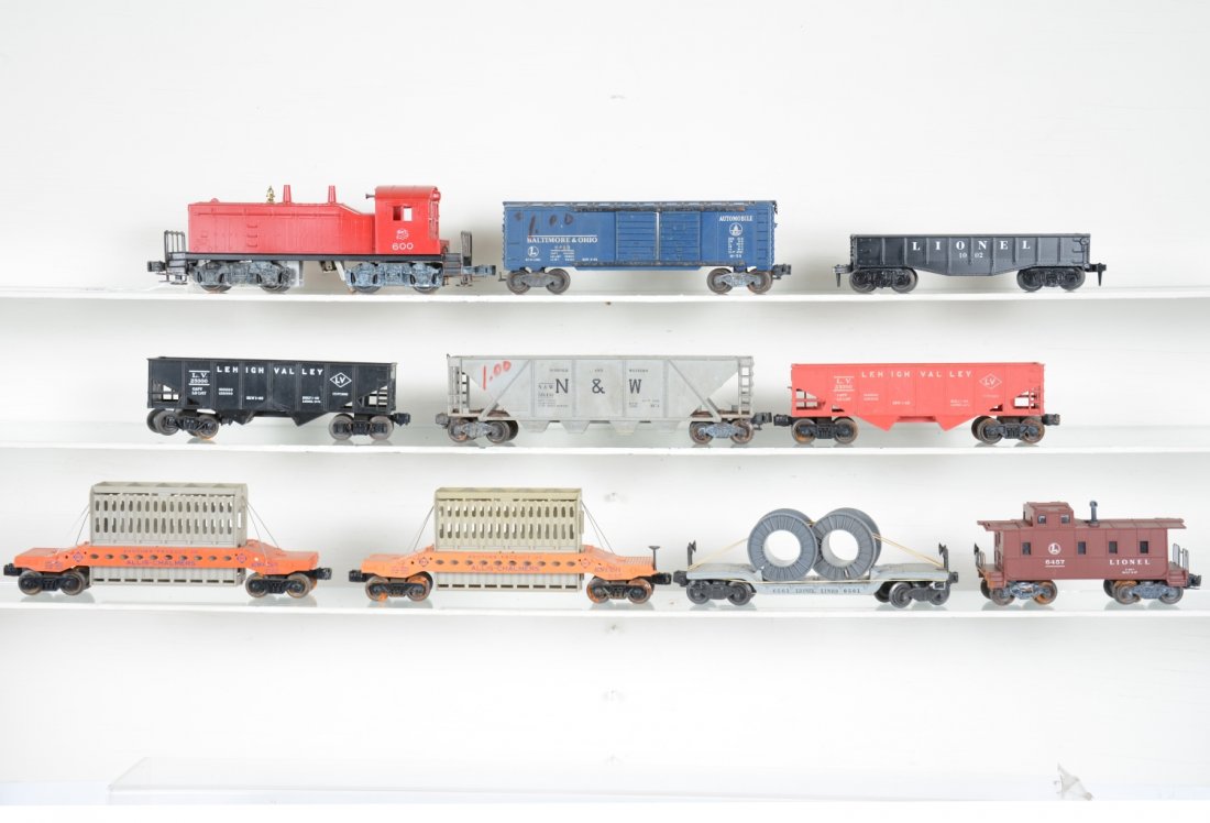 10Pc Lionel 600 Diesel Freight Set: Includes a 600 MKT NW2 diesel; 6446-54 N&W hopper; 6476 hopper; 2 #6519 Allis Challmers cars, 1 intact brake wheel; 1002 gondola; 6468 B&O boxcar; 6076 hopper; 6561 flat with reels, 1 chipped; 6457 ca
