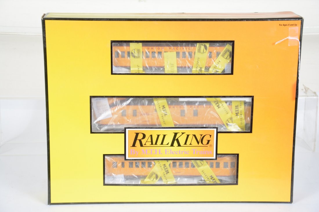 MTH RailKing 30-2197-1 UP M10000: Nice 3-car ABS streamline passenger set equipped with ProtoSounds 2.0. It appear unrun with setbox, C10