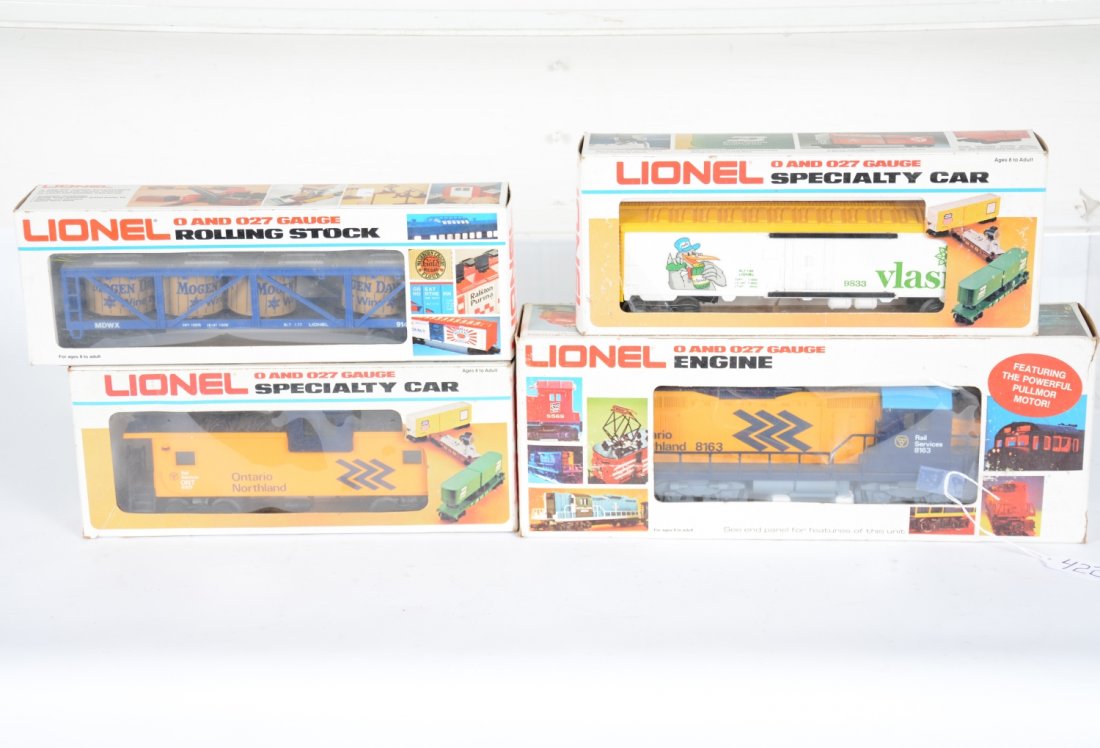4Pc Lionel ON Diesel Freight Set: Includes a 8162 Ontario Northern SD-18 diesel; 9222 L&N flat with vans; 9146 Vat car in wrong ob; 6901 ON caboose, in wrong box. They appear lightly run with shelf dust from display, C8+