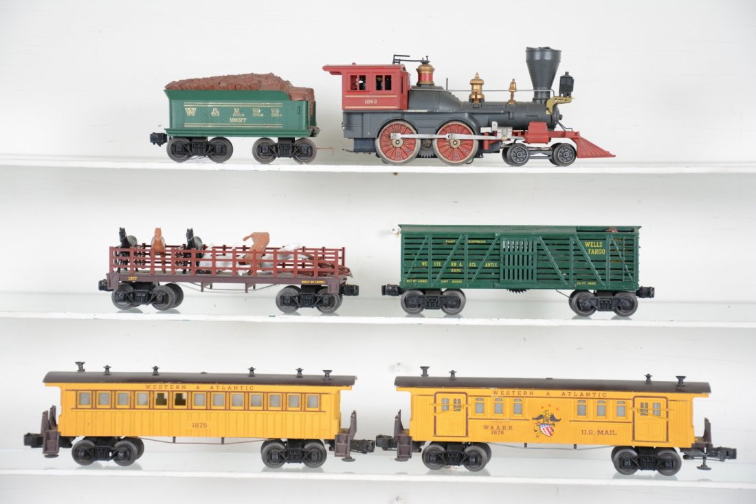 5Pc Lionel General Set: Includes an 1872 loco, broken whistle; 1872T tender; 1876 baggage; 1875 coach, both have railing and corner chips; 1877 flat with horses, some broken fence; 3370 sheriff & outlaw car, has melt mark on