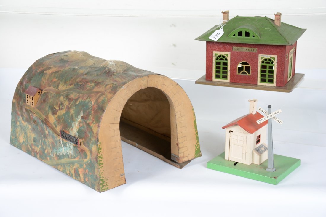 Lionel 45N, 126 & 120 Accessories: Includes a scarce 1942 -45N gateman with gray upright, black finial & single arm figure; 126 station; 120 tunnel. All need a cleaning and show light to moderate playwear, C6-7