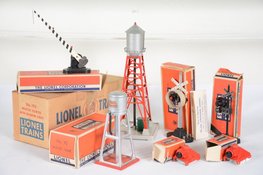 Clean Boxed Lionel Accessories: Includes a 193 industrial water tank; 252 crossing gate; 2 #260 bumpers; 154 flasher; 140 banjo signal; 93 water tank, C7. All are clean and show very light signs of use with boxes & instructions, oth