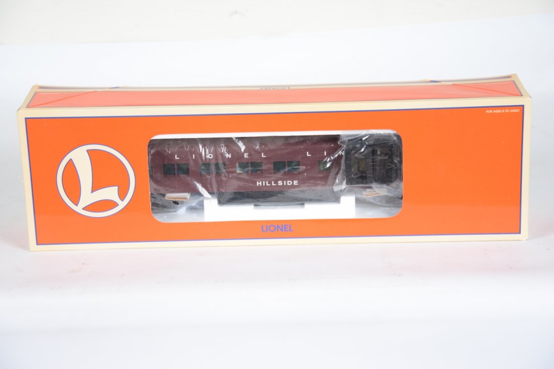 Lionel 15405 Station Sounds Diner: Nice extension piece for the Hudson set in lot 271. It is new in box with shipper, C10
