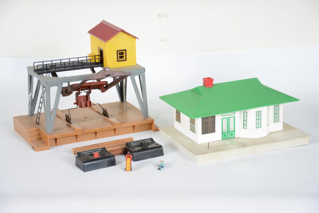 American Flyer 787 & 789 Accessories: S Gauge. Includes a 787 log loader with controller, some oxidation on metal parts; 789 baggage smasher with controller. Both should clean-up nicely and show only light playwear, now C7-