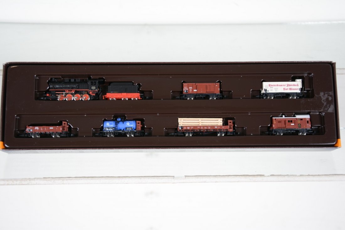 Marklin Z Gauge 81415 Steam Freight Set: Includes an 0-8-0 DB steam loco & tender with 6 assorted Freight cars. The set is new in box, C10