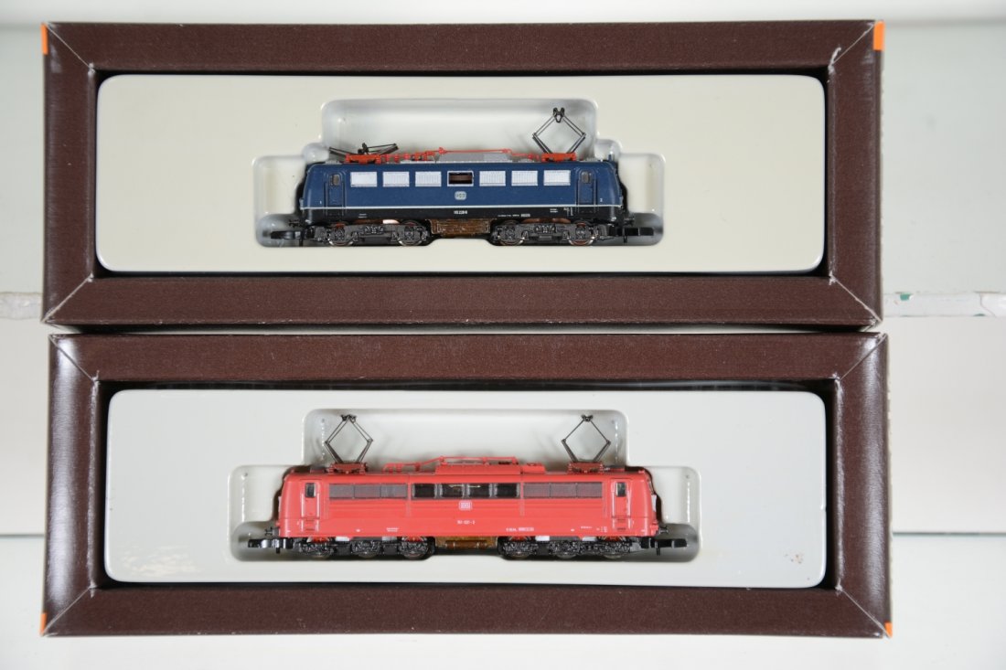 Marklin Z Gauge 8826 & 8839 Electric Locomotives: Includes an 8826 DB 0-6-6-0 loco; 8838 DB BO-BO electric. Both are new in boxes, C10