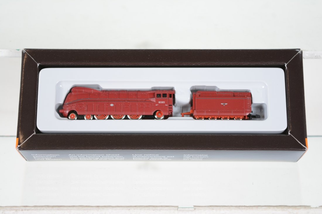 Marklin Z Gauge 8890 BR03 Class Steam Loco: Nice streamline 4-6-2 loco in red. It is new in box, C10