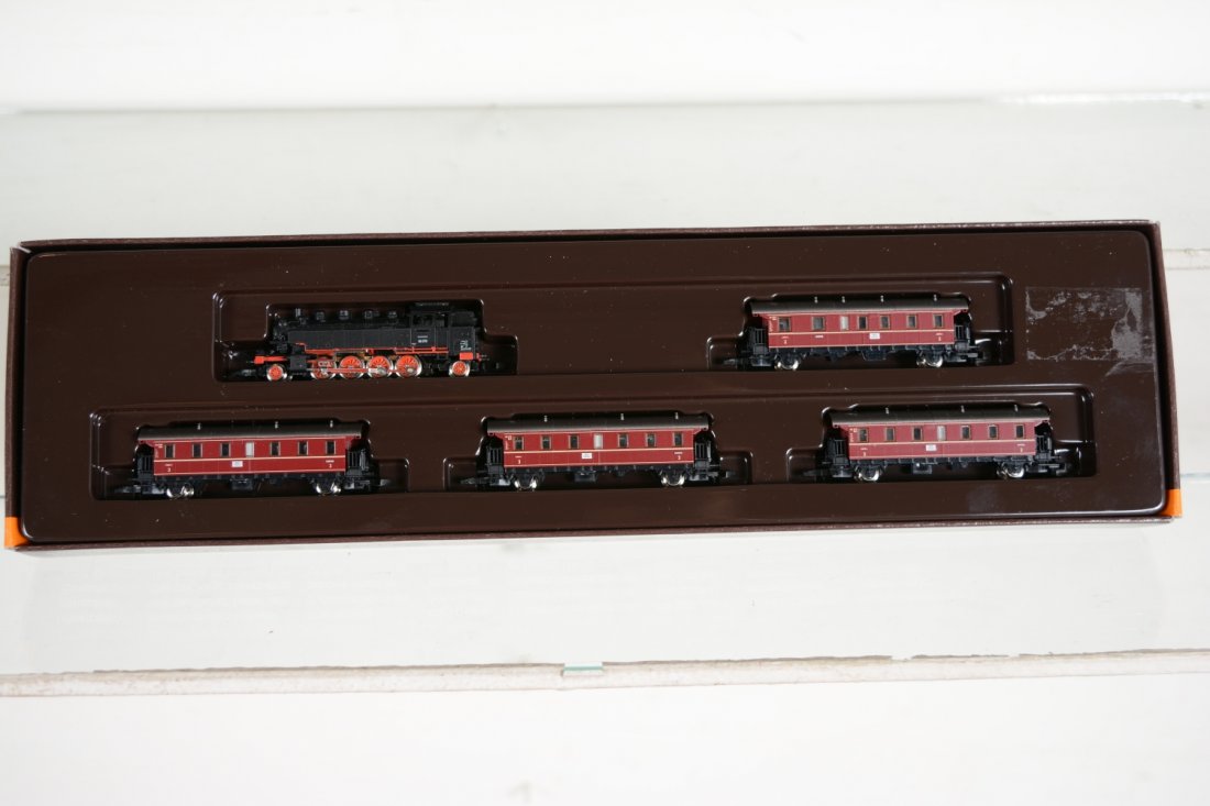 Marklin Z Gauge 81416 DB Commuter Train: Includes a class 86 2-8-2 tank loco, 2nd & 3rd class coach with 3 3rd class coaches. All are new in set box, C10