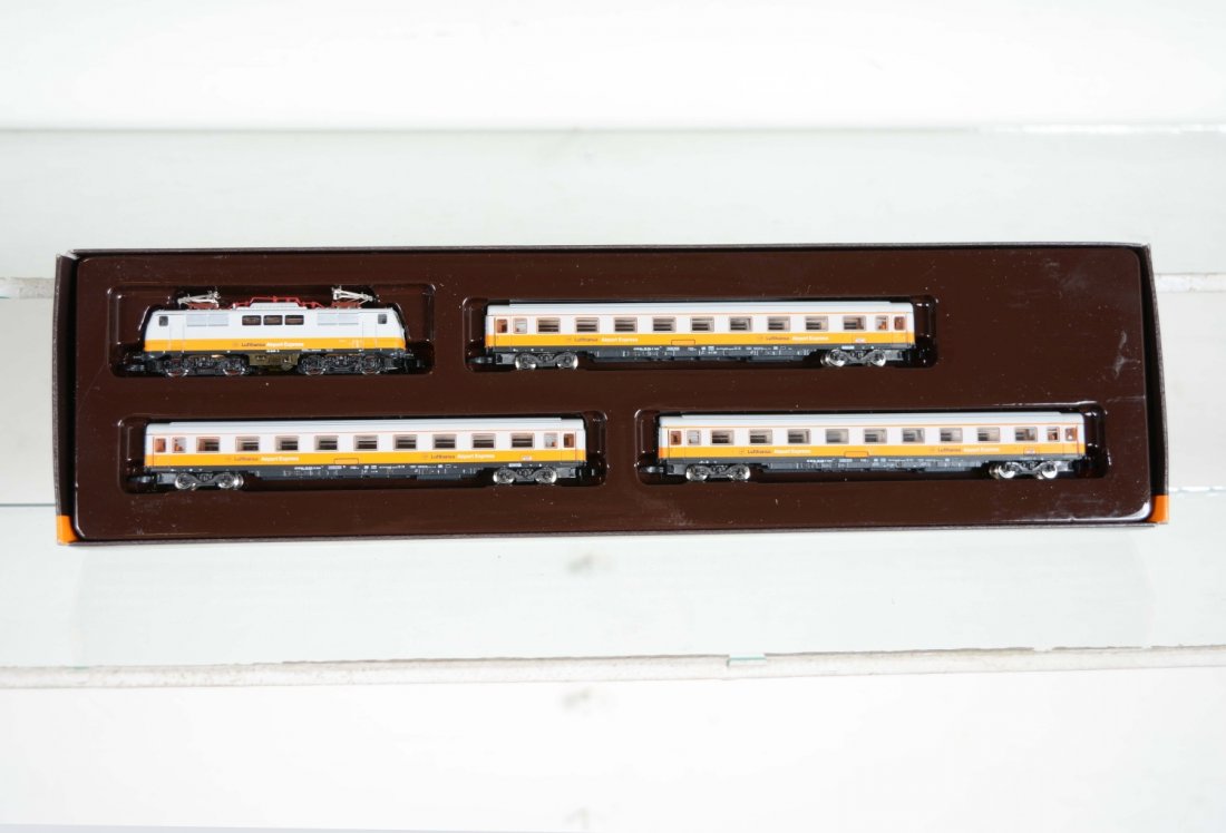 Marklin Z Gauge 8155 Lufthansa Airport Express: Includes a BO-BO electric with 3 matching passenger cars. All appear new in setbox, C10