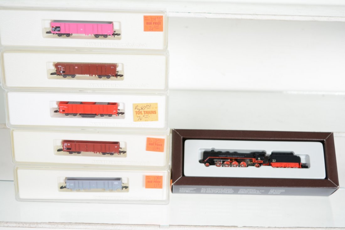 Marklin Z Gauge Steam Freight Set: Includes an 8827 DB 2-8-2 steam loco; open wagons 8650, 8651, 8652, 86681 & 86501. All are new in boxes, C10