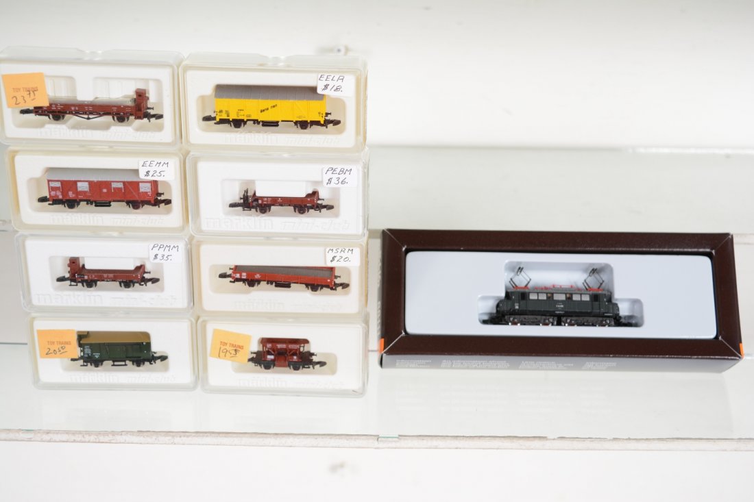 Marklin Z Gauge DB Freight Set: Includes an 88111 25-Jahre BO-BO electric with 8610 flat; 8658 stake flat; 8624 ballast; 8605 goods wagon; 8606 Bananen wagon; 8649 baggage with brakeman shack; 82330 flat with brakeman shack; 82331 f