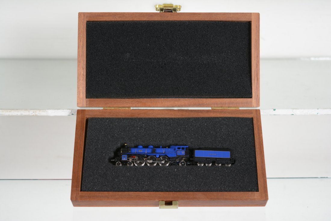 Marklin Z Gauge 88921 Royal Blue Locomotive: Nice Museum loco with K.Bay.STS.B markings. It is new in wood display box with paperwork, C10