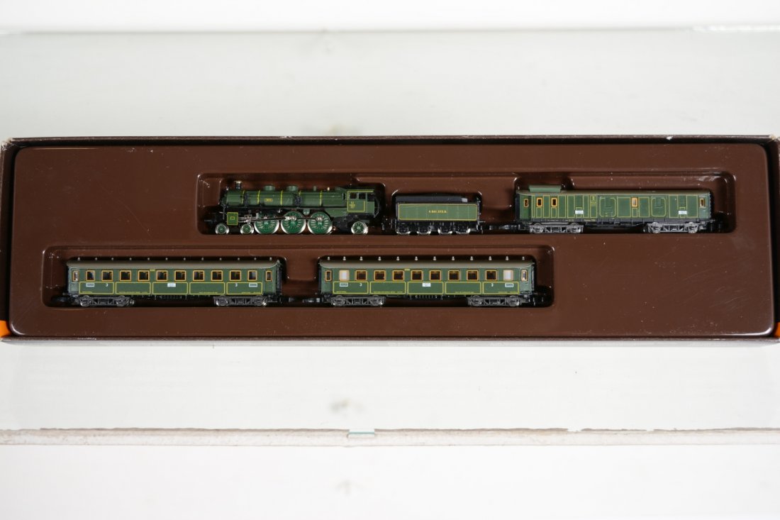 Marklin Z Gauge Royal Bavarian RRY Set: Nice set with a 4-6-2 steam loco with matching postal car and 2 coaches. It is new in set box, C10