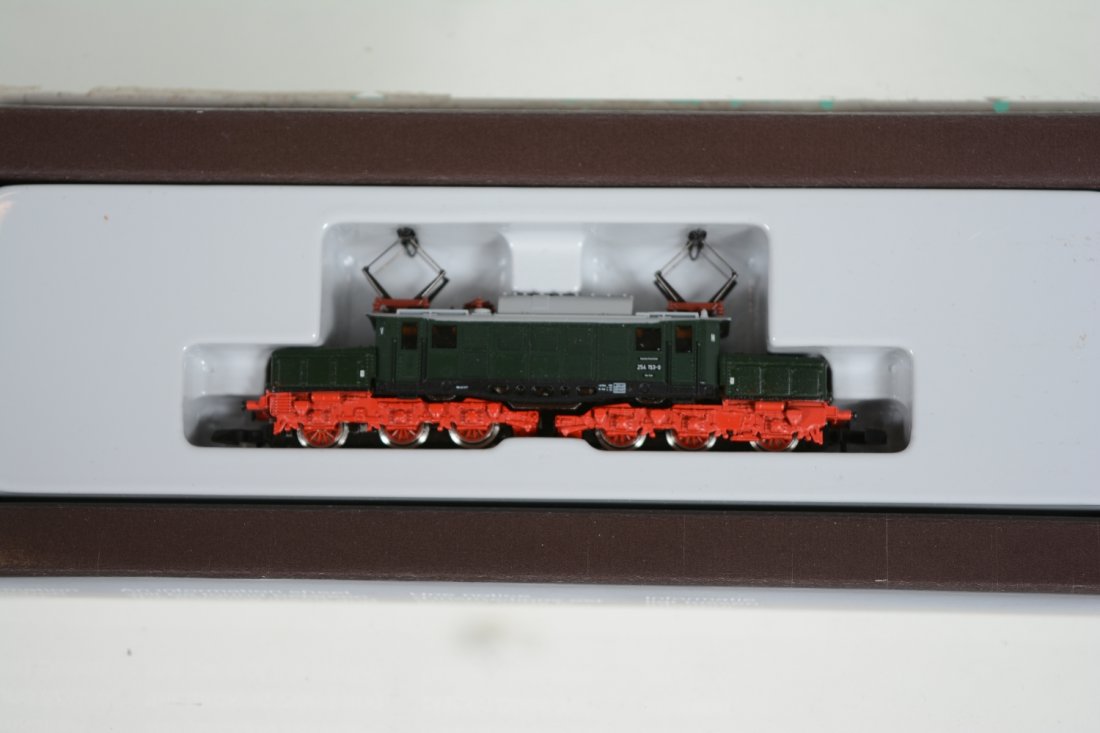 Marklin Z Gauge Marklin 8812 DB Crocodile Electric: Nice articulated 0-6-6-0 electric locomotive. It appears new in box, C10