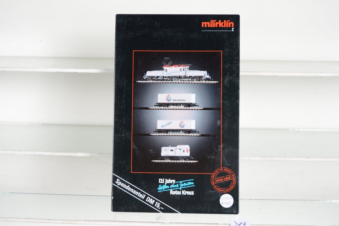 Marklin Z Gauge 8114 125-Jahre Set: Super set with a 4-6-6-2 crocodile loco with 3 Freight cars, all matching, new in setbox, C10