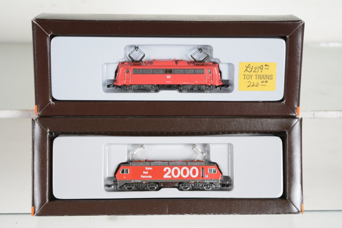 Marklin Z Gauge 8847 & 88401 Electric Locomotives: Includes the 8847 2000 Berlin BO-BO & 88401 25-Jahre BO-BO express electric. They are new in boxes, C10