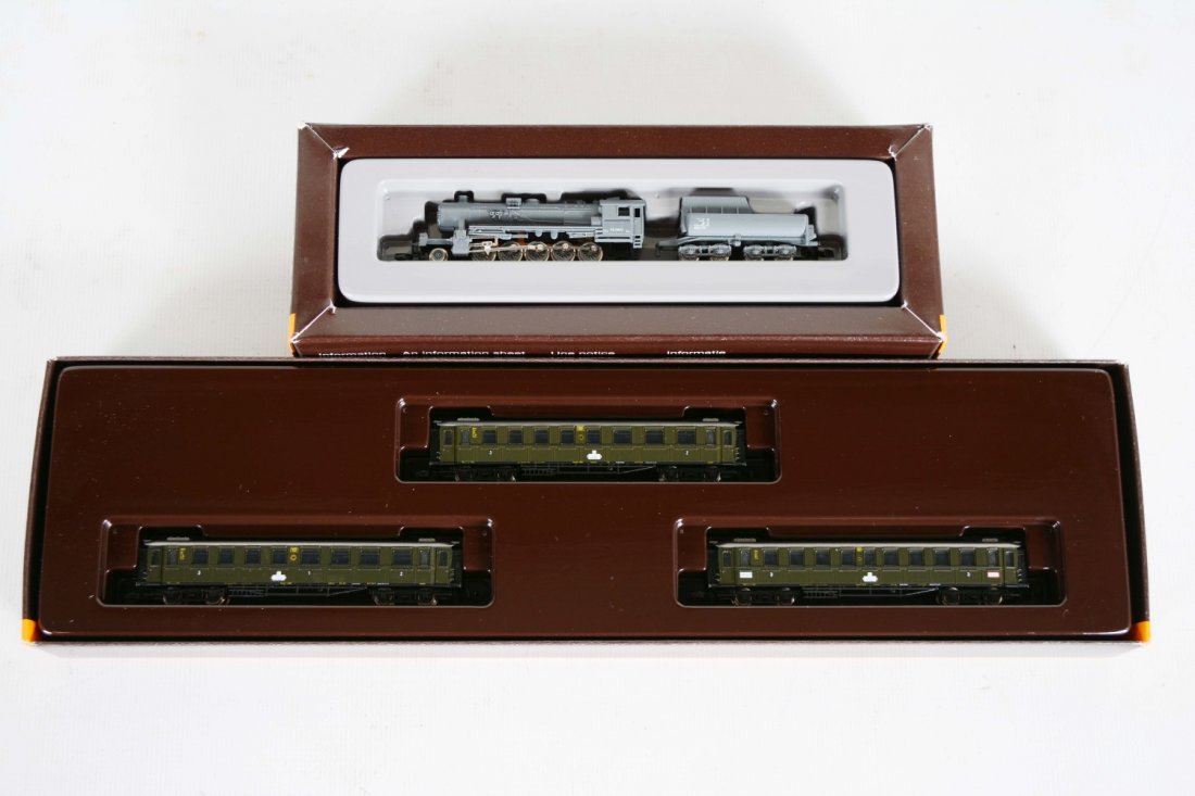 Marklin Z Gauge Steam Passenger Set: Includes an 88832 2-10-0 steam loco with 87945 3-car passenger set. All are 25-Jahre celebration pieces, new in boxes, C10