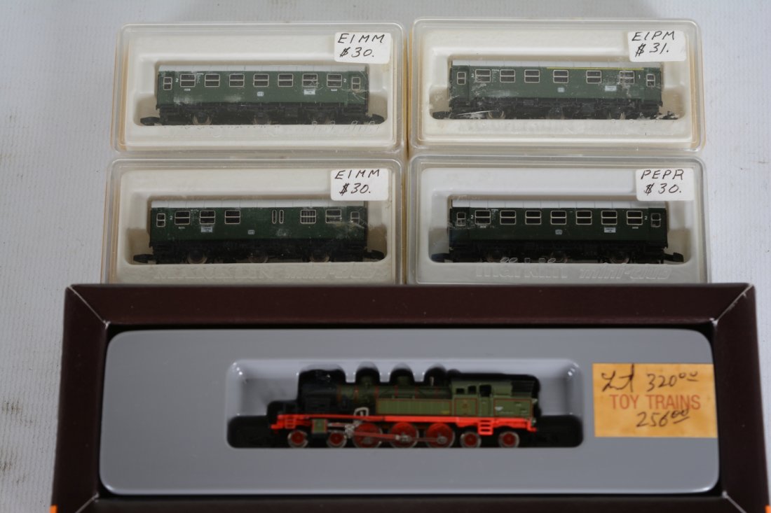 Marklin Z Gauge Steam Passenger Set: Includes an 88061 4-6-4 tank loco; 8706 1st & 2nd coach; 2 #8707 2nd class coaches; 8708 postal car. All appear new in boxes, C10