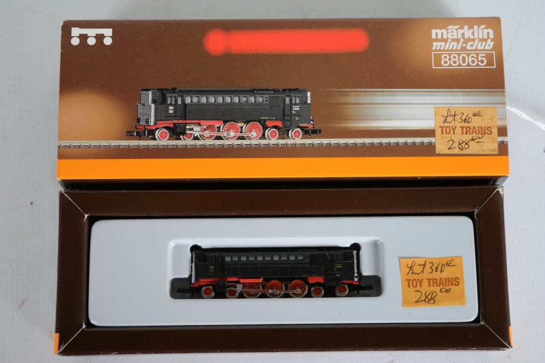 Marklin Z Gauge 88065 Diesel Hydraulic Locomotive: Unusual 4-6-4 DB loco. It is new in box, C10