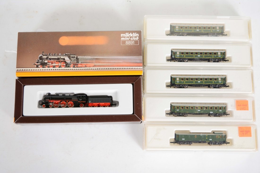 Marklin Z Gauge Steam Passenger Set: Includes an 8891 4-6-2 DB steam loco; 3 #8730 3rd class coaches; 8731 3rd class coach; 8732 baggage. All are new in boxes, C10