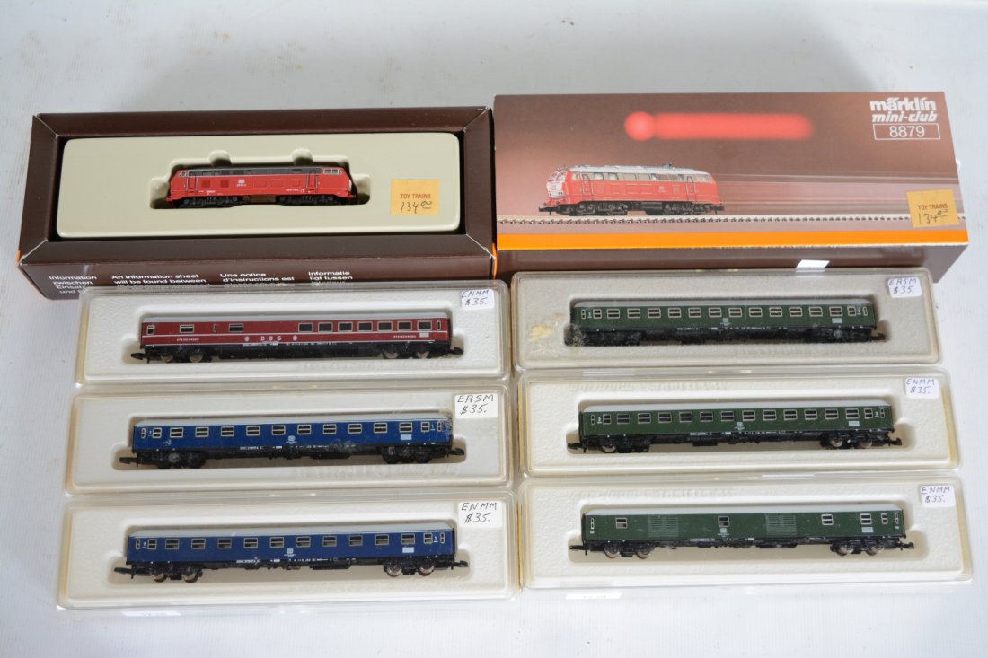 Marklin Z Gauge DB Diesel Passenger Set: Includes an 8879 BO-BO diesel; 8713 restaurant car; 2 #8710 coaches; 2 #8711 coaches; 8712 postal/baggage. All appear new in boxes, C10