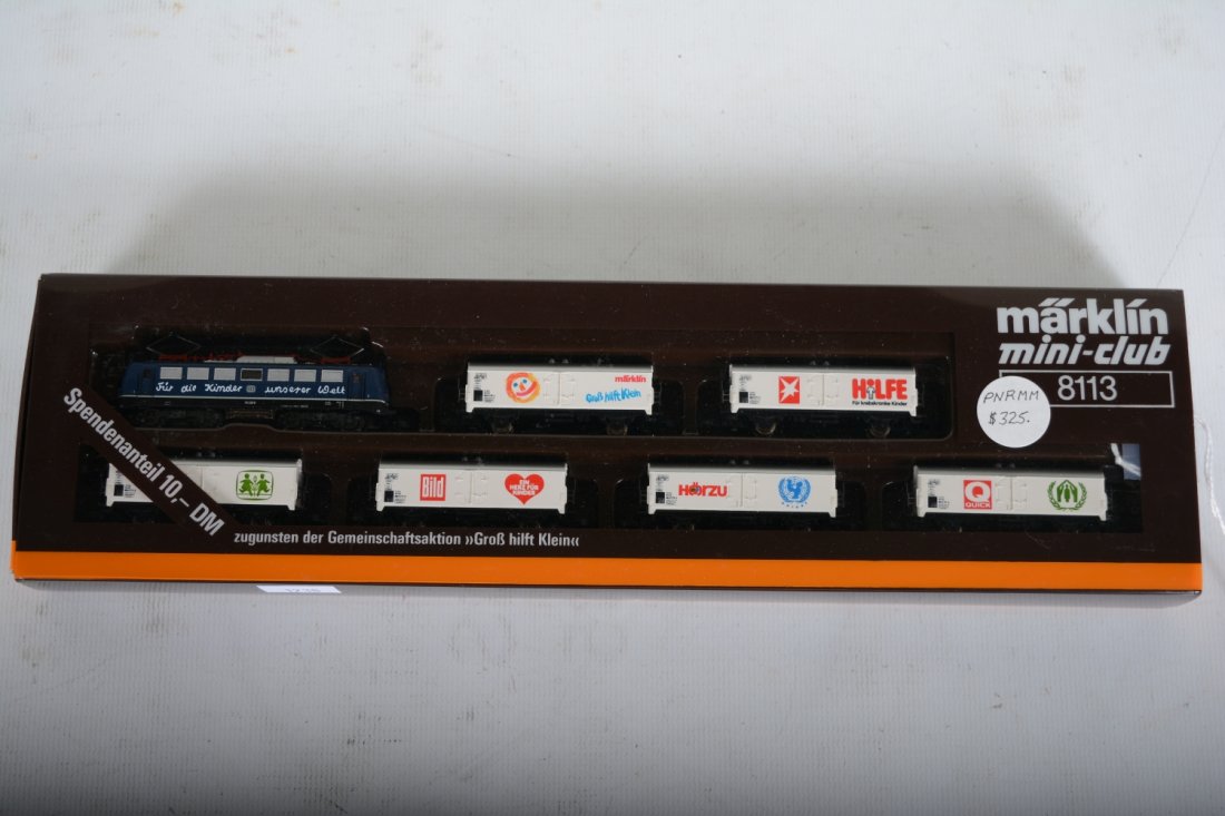 Marklin Z Gauge 8113 Kids Charity Set: Nice set with scarce blue BO-BO electric. Includes 6 reefers and is new in special set box, C10