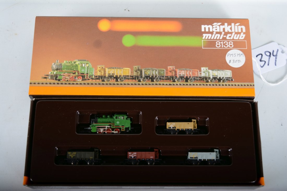 Marklin Z Gauge 8138 Coal Train Set: Includes an 0-6-0 steam tank loco with 4 hoppers. All are new in set box, C10