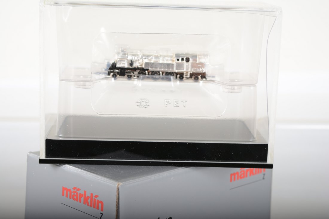 Scarce Marklin Z Gauge 8814 Sterling Silver Train: 20-Jahre commemorative 4-6-4 tank loco with solid sterling silver body. It is new in display box, C10
