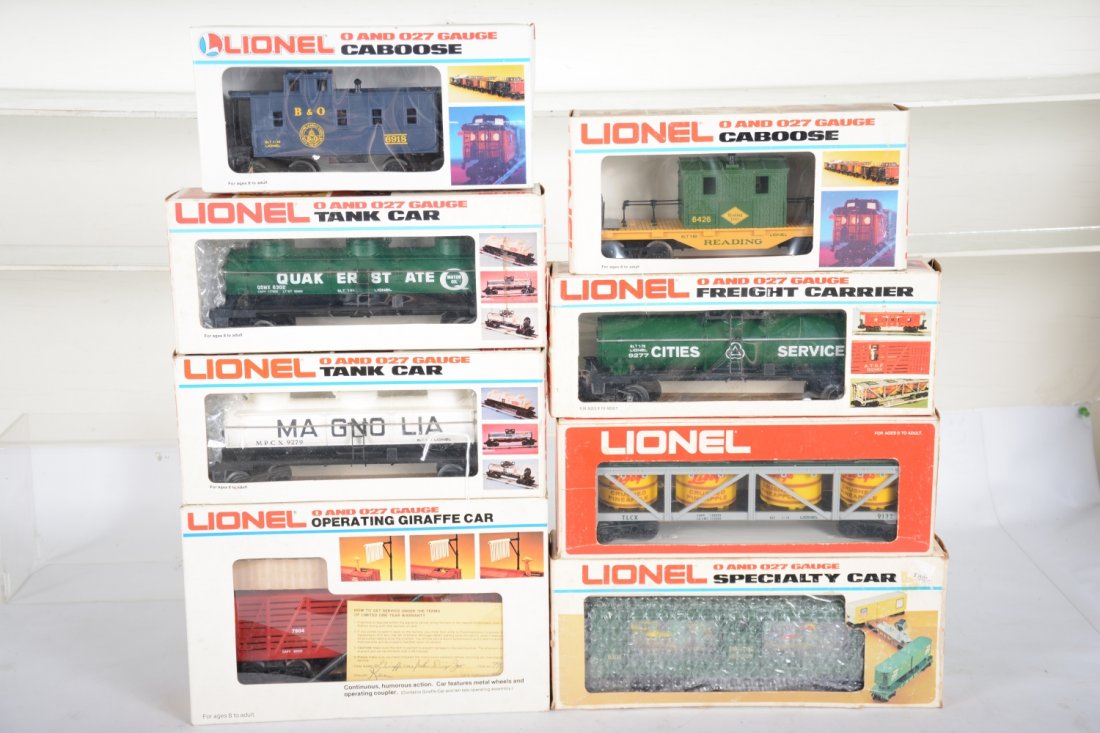Lionel MPC Freight Cars: Includes 9308 aquarium car, ob missing cellophane; 9279 Magnolia tank; 6918 B&O caboose; 6426 Reading caboose; 9132 Libby's vat car; 9277 CS tank; 7904 operating g giraffe car; 6302 Quaker State tank.