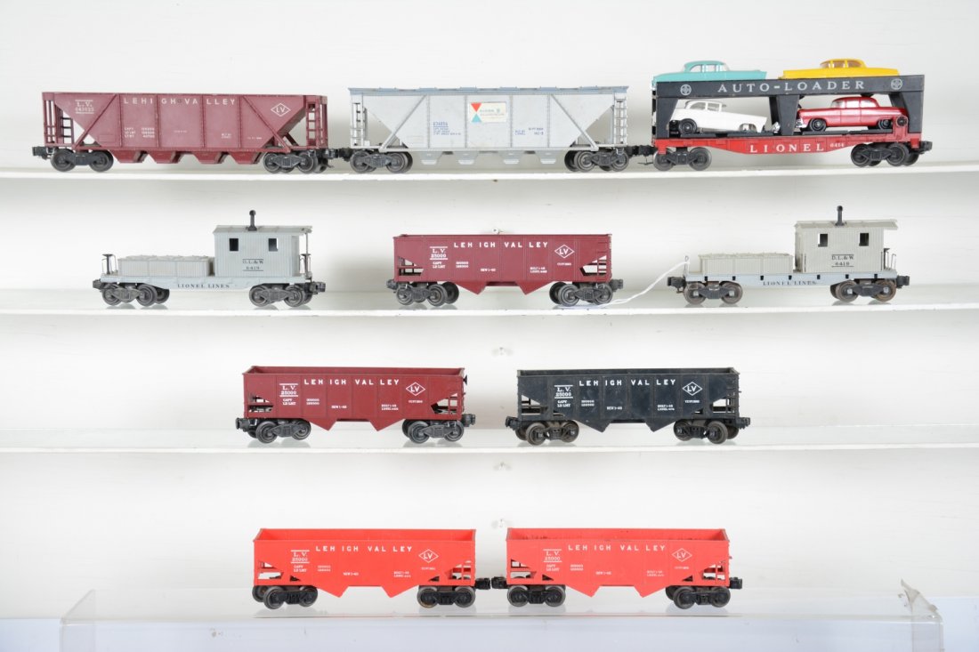 Lionel Postwar Rolling Stock: Includes 2 #6419 work cabooses; 6436 quadhopper; 6346 Alcoa quadhopper, incorrect top; 67414 auto-loader, repro cars, 1 is apart; 2 #6456 LV hoppers; 6076 LV hopper; 2 #6476 LV hoppers. All show moder