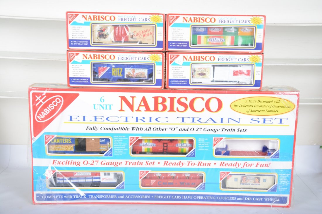 K-Line 1522 Nabisco Set, Plus: Includes the 5pc starter set with track, accessories and transformer, plus K654702 Lifesavers gondola; 641203 Oreo boxcar; 641202 Cream of Wheat boxcar; 625801 Ritz Crackers hopper. All appear to be l