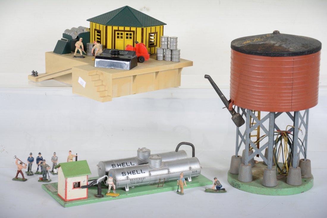 American Flyer 596, 768 & 779 Accessories, Plus: S Gauge. Includes a 596 water tank, top decal 15%; 768 Shell oil supply depot; 779 oil drum loader, just missing driver. All need a cleaning and show moderate playwear, C5+-6 but may clean better. Plu