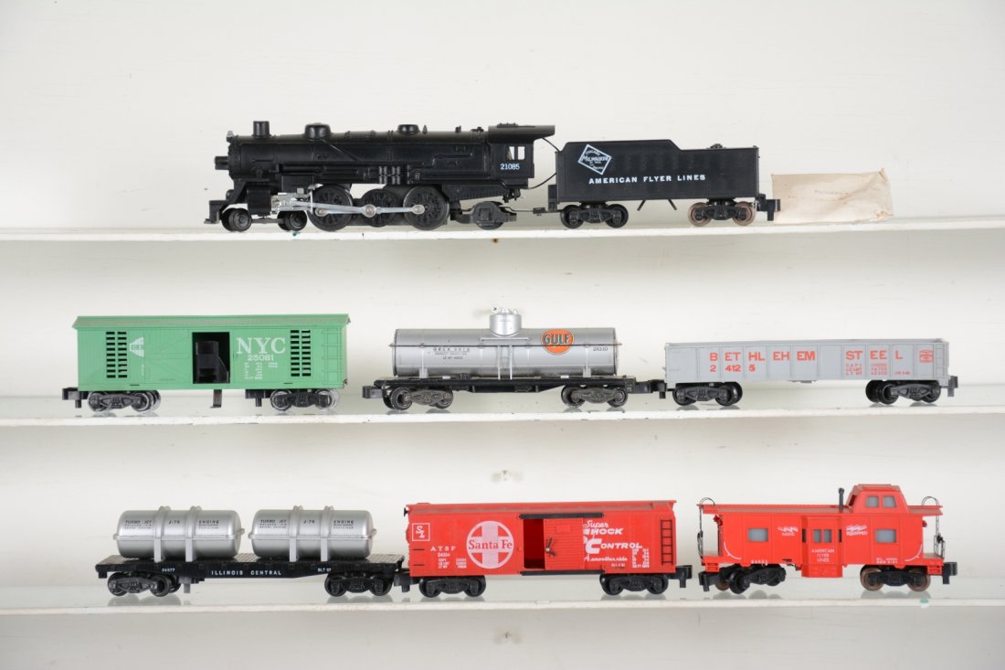 American Flyer 21085 Steam Freight Set: S Gauge. Includes a 21085 C&NW Pacific with smoke & Choo-Choo; 25081 NYC Hay Jector, complete with packet; 24577 Jet Engine transport; 24054 SF boxcar; 24310 Gulf Tank Car, 3 broken steps, C5; 24125 B