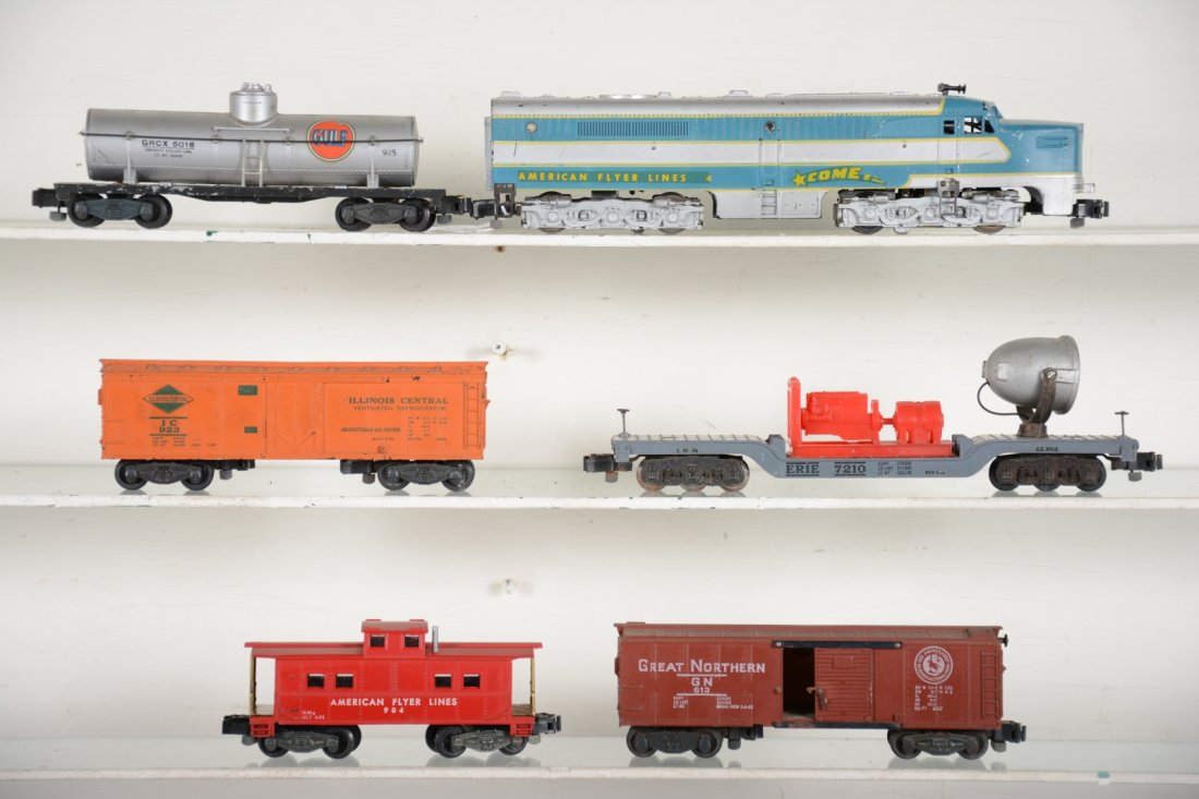 American Flyer 466 Comet Diesel Freight Set: S Gauge. Includes a 466 Comet PA Alco A Diesel, clean with nice decals, C6-; 946 searchlight; 923 IC reefer; 913 GN boxcar; 925 Gulf tank car; 904 caboose. Rest show light to moderate playwear, C6+-7