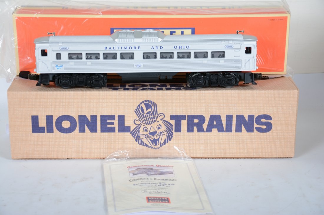 Lionel 38313 Budd Train Set: Includes the reissue 400 RDC1 Budd power car and 2550 baggage. They are sealed in boxes with setbox, having a separated seam, C10