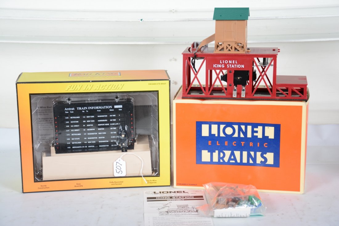 Lionel & MTH Operating Accessories: Includes an MTH RailKing 30-9022 334 dispatch board; Lionel 12847 icing station. They appear like new with boxes, C9